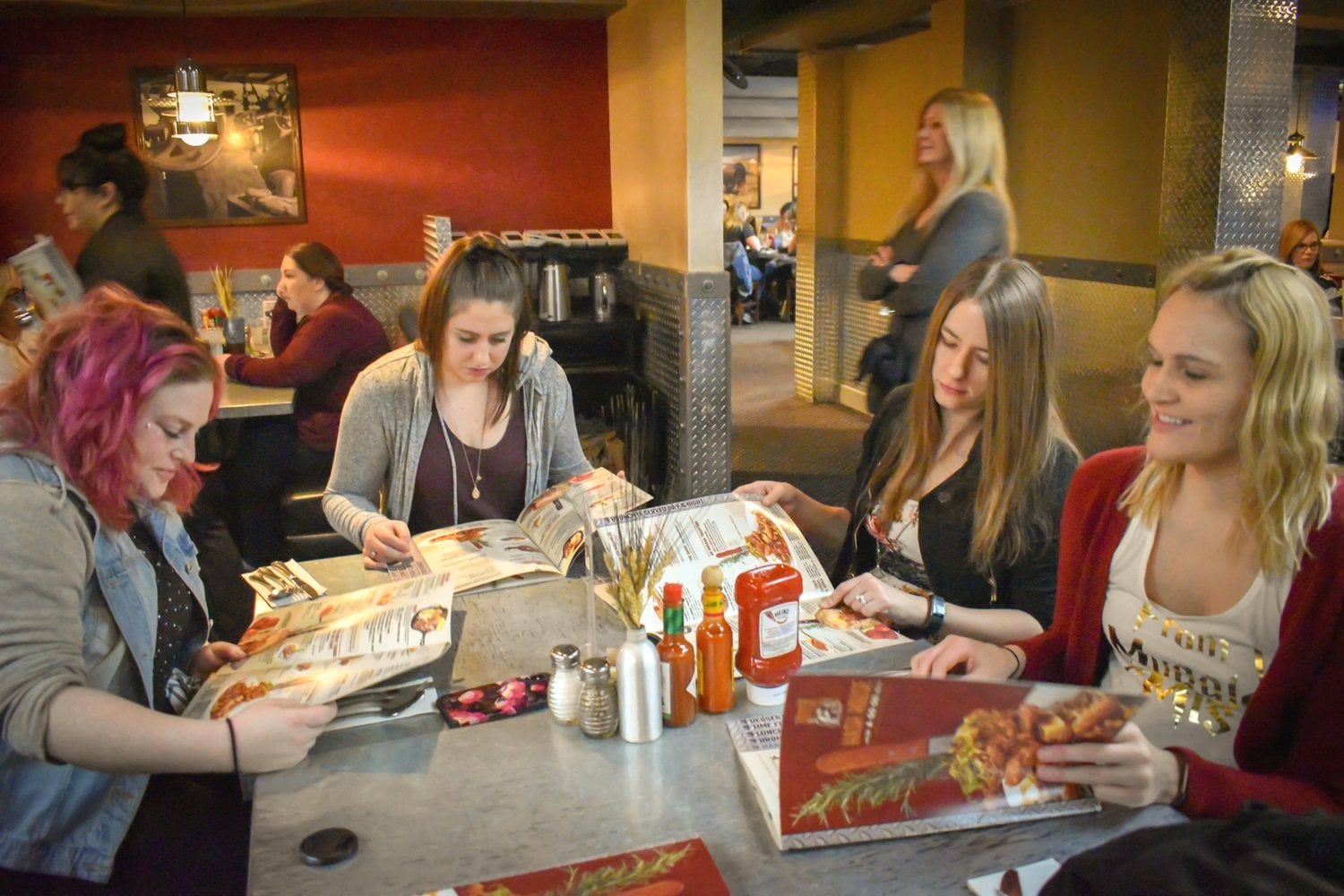tabel of women ordering brunch at Hash House A Go Go in las vegas